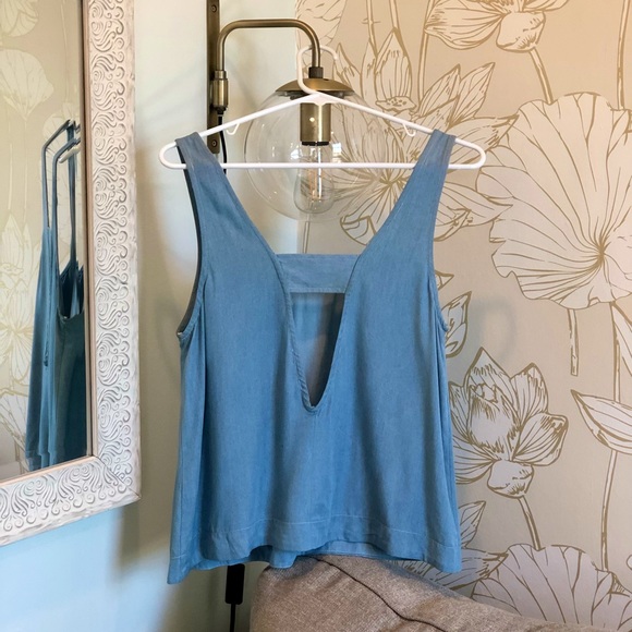 Chic Lightweight Sleeveless Tank Top - Denim Blue Color-  Small - Picture 3 of 3